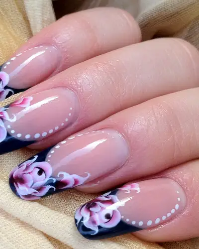Unhas decoradas com flores